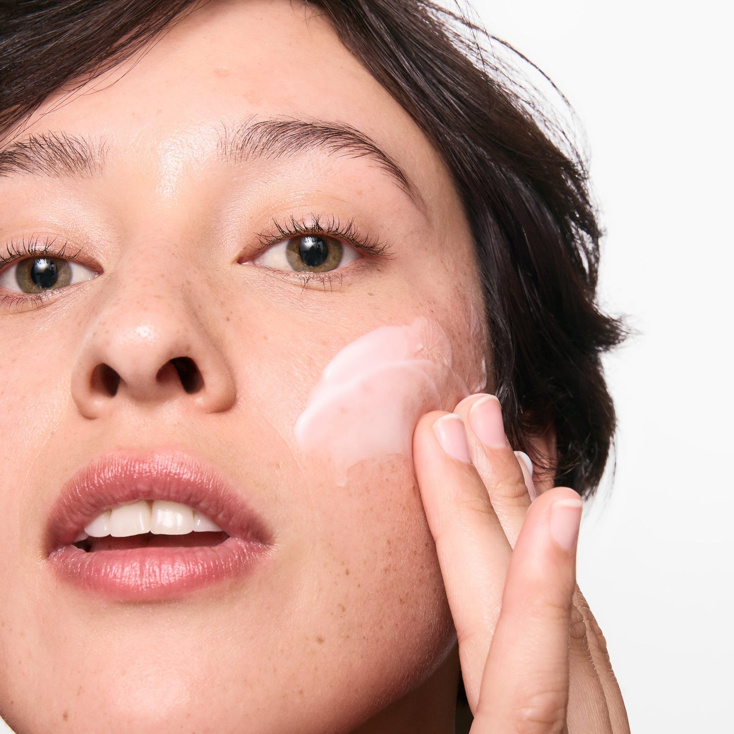 hydrating-cleanser-and-oil-free-moisturizer-duo-k0 01_LYDIA_12_APPLICATION_OMEGA_SUPERSIZE_036_1_8483aad9-c9a3-46f0-b735-539c739306ac.jpg