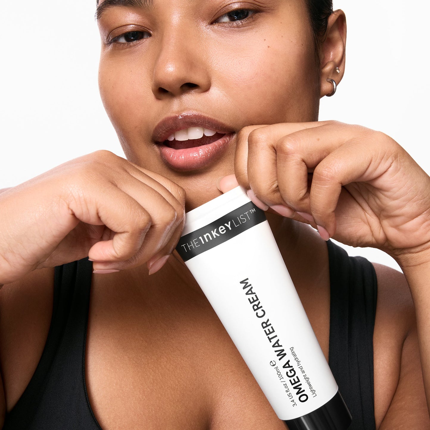 supersize-omega-water-cream-duo-r5 03_KAFFYA_07_HOLDING_OMEGA_SUPERSIZE_001.jpg