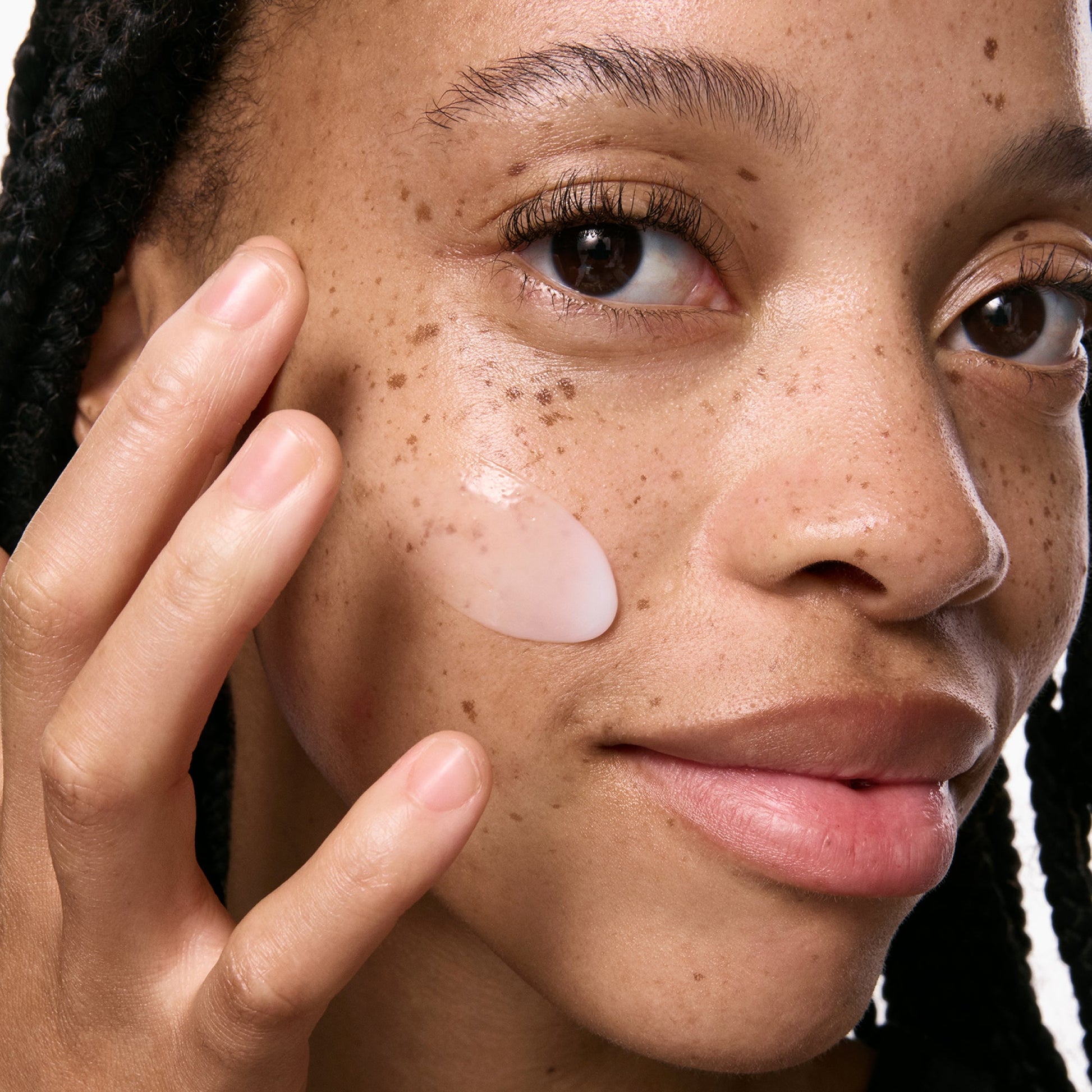 vitamin-b-c-and-e-moisturizer-r6 VitBC_E_ModelGoopMacro_2000x2000_bc64d363-139d-4699-88a9-2e0b1942763a.jpg